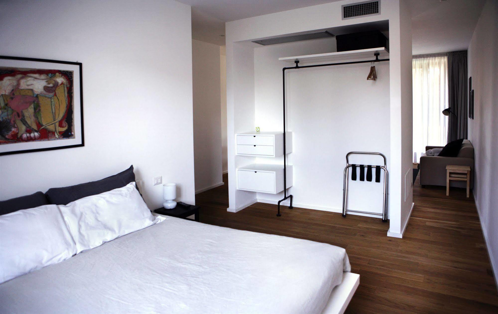 Mxp Rooms Guest House Cardano Al Campo Eksteriør bilde